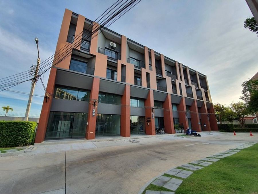 ตกแต่งพร้อม 3.5 ชั้น หลังมุม สวยงาม ถูกที่สุดในโลก โลตัส เพชรเกษม 81 700 ม.อาคารพาณิชย์ สไตล์ Loft New York 4 นอน 3 น้ำ ติดถนนใหญ่