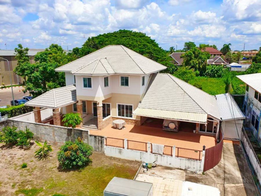 ค้าขายกับฝั่งลาว ใจกลางเมือง โลตัส หนองคาย 590ม. ถ.คนเดิน ท่าเสด็จ ให้เช่าบ้าน คฤหาสน์ 2 ชั้น 5-7นอน 4A/C 4น้ำ  110ตรว.   โฮมโปร เมกาโฮม