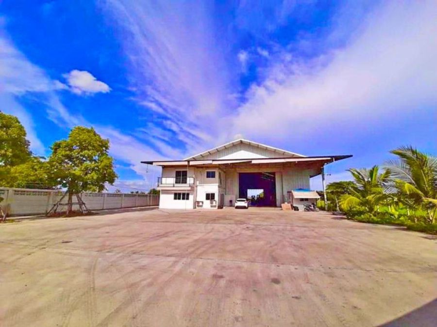 วัดสโมสร ให้เช่าโกดัง ตรม.ละ 50 บาท ถูกที่สุด ไทรใหญ่ ไทรน้อย สำนักงาน 5.2ไร่ 1,510ตร.ม. ใกล้โรงงานไฮเนเก้น  ถ.บางบัวทอง 340 รถเทรลเลอร์