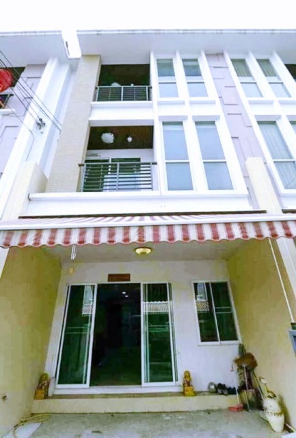 อ่อนนุช ถูกที่สุดในโลก ให้เช่า โฮมออฟฟิศ 3 ชั้น ลาดกระบัง ตลาดลานบุญ 700 ม. 3นอน 3น้ำ 21ตร.วา.250ตร.ม.เดอะ พาซิโอ มอลล์ 1.4 กม.