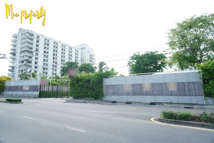 ขายที่ดินพร้อมสิ่งปลูกสร้าง สามารถสร้างคอนโดได้ รวมที่ดิน 5-1-90 ไร่ (โฉนด 2 แปลง ) ถนนหนองแร่ อำเภอศรีราชา ชลบุรี