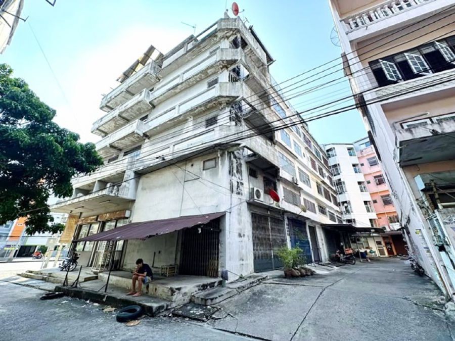 บิ๊กซี ดาวคะนอง 700 ม.อาคารพาณิชย์ 5 ชั้น  เดอะมอลล์ ท่าพระ 1.1 กม.ม.ราชภัฏบ้านสมเด็จเจ้าพระยา 3.2 กม. 16 ตร.วา.280 ตร.ม