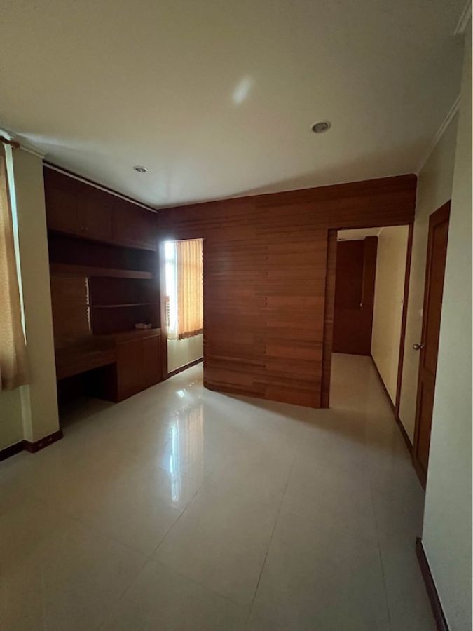 BH3355  ให้เช่า-ขาย โฮมออฟฟิส Stand Alone 3.5 ชั้น ติดถนนร่มเกล้า