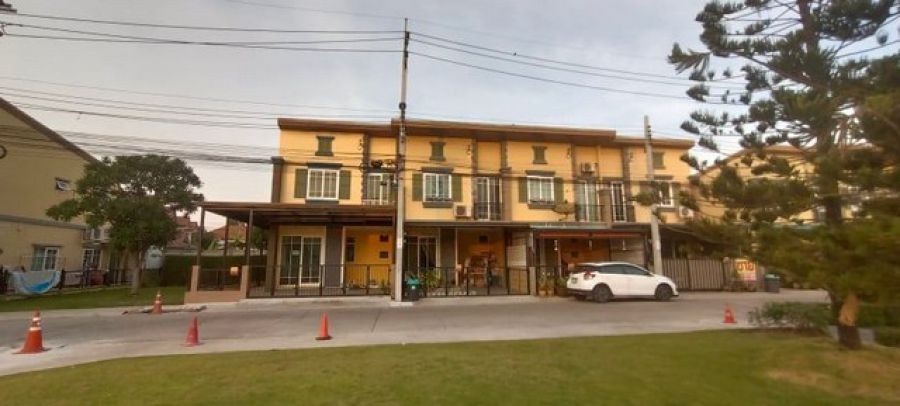 ขายถูก มบ.โกลเด้นทาวน์3(สุขสวัสดิ์-พุทธบูชา)หน้ากว้าง5.50 เมตรแปลงมุมตกแต่งสวยพร้อมอยู่