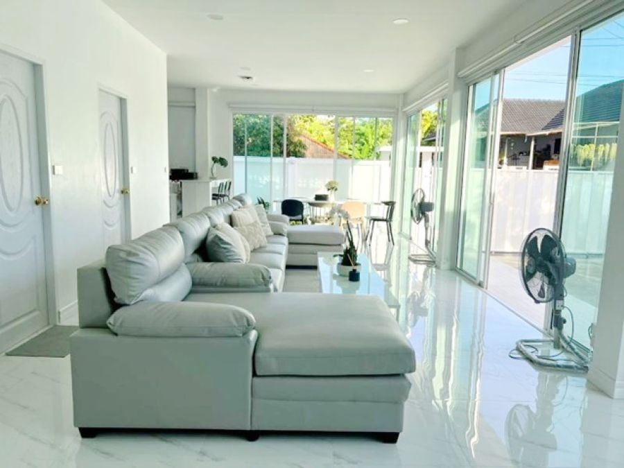 โรบินสัน ลาดกระบัง1 800ม. สนามบินสุวรรณภูมิ 3.8กม. บ้าน 5นอน โมเดิร์นมินิมอล เดอะ พาซิโอ มอลล์ 200ม. 2 ชั้น 80 ตร.วา. 350 ตร.ม.