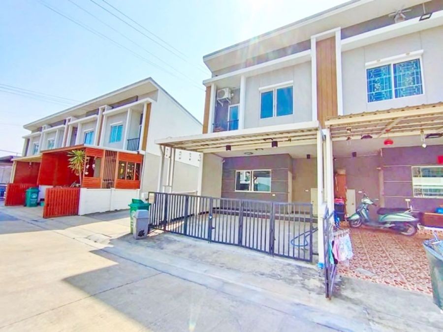 รร.เซนต์โยเซฟ บางนา 2.2 กม. แม็คโคร ศรีนครินทร์ 800 ม. เทพารักษ์ ทาวน์เฮาส์ 2 ชั้น หลังมุม เฟอร์ บิวท์อิน 3นอน 24ตร.วา. นานาชาติ สิงคโปร์