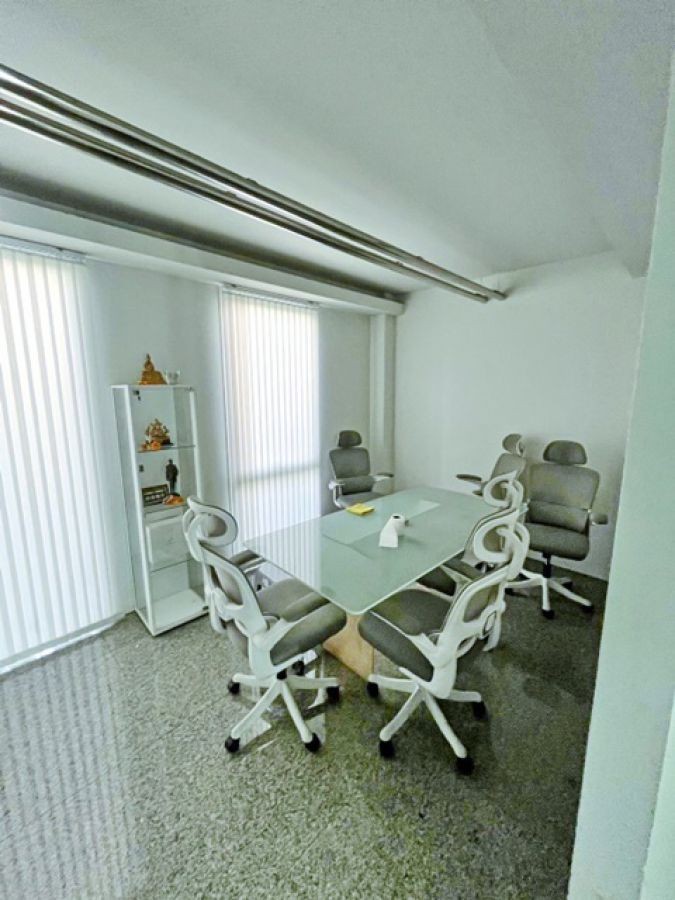 อ่อนนุช 84-90 5นอน 6จอดรถ อาคารสำนักงาน 3 ชั้น 2 น้ำ  มีห้อง pantry มีห้องประชุม 50ตร.วา.250 ตร.ม.5 แอร์  รร.นานาชาติชาร์เตอร์ 1.5 กม.