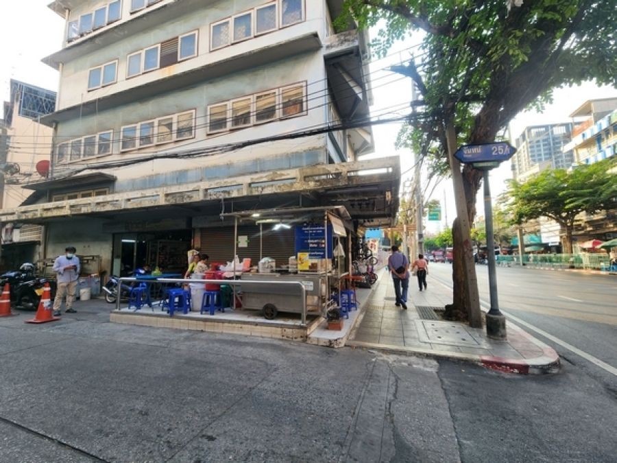 ขายอาคารพาณิชย์ 3 ชั้น ซอยจันทน์ 25/1 เข้าจากถนนจันทน์ เพียง 50 เมตร เท่านั้น ทำเลดี ใกล้ตลาด เหมาะเปิดบริษัท พักอาศัย หรือทำการค้า