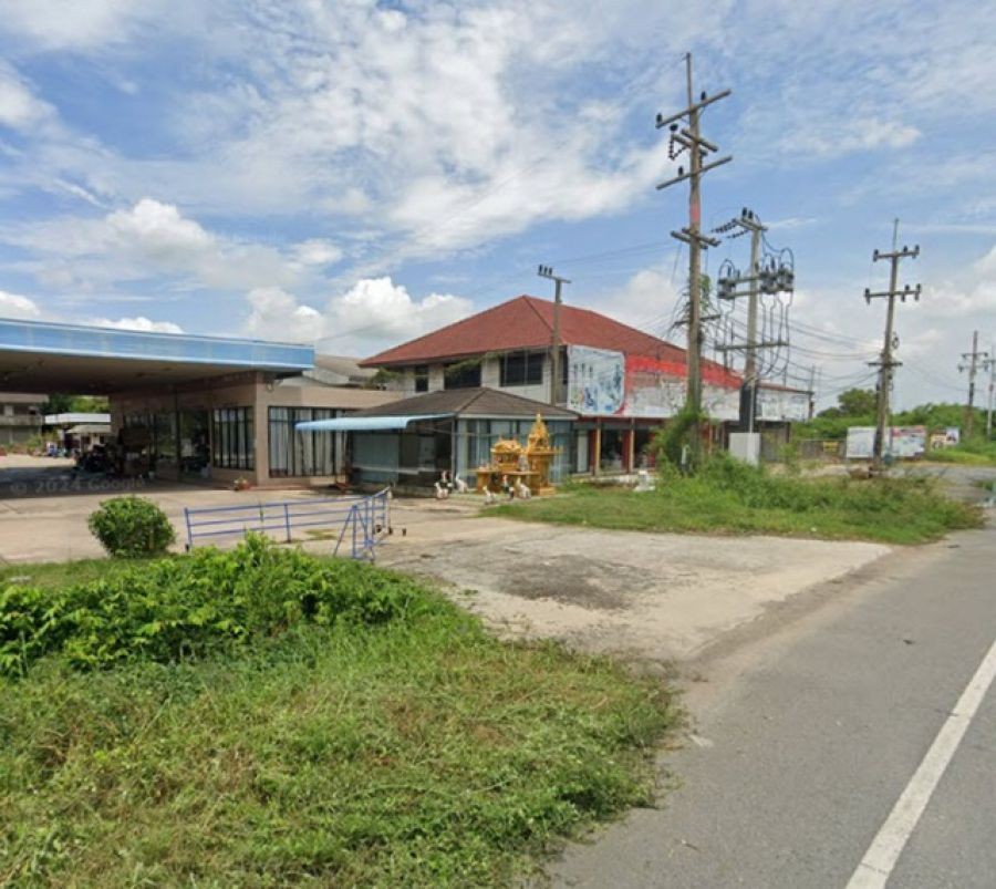 เซ็นทรัล ฉะเชิงเทรา 2.3 กม.Makro ฉะเชิงเทรา 1.3กม. ร้านพาณิชย์ 2 ชั้น โกดัง 3,245ตร.ม. บิ๊กซี  1.1กม.  5 ไร่ มี 3 โกดัง มีห้องพัก 20 ห้อง