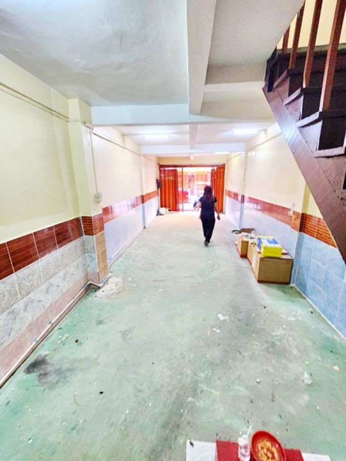 4นอน 3น้ำ สุรศักดิ์  สาทร11 อยู่อาศัย ให้เช่าตึกแถว 3 ชั้น  BTS เซนต์หลุยส์ 1.5 กม. กว้าง จันทร์18