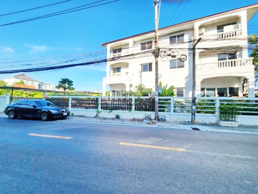 ใหญ่มาก  เกษตรนวมินทร์ 698ม.บ้าน ให้เช่า โฮมออฟฟิศ 3ชั้น 9นอน รร.เลิศหล้า รร.นานาชาตินีวา 1.2 กม.  6น้ำ 101ตรว. นวมินทร์ 109-111  9แอร์