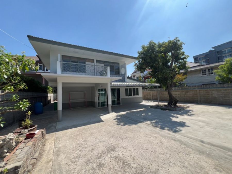 บ้านเดี่ยว 2 ชั้น สุขุมวิท 105 BTS บางนา 1.85 กม. รร.นานาชาติบางกอกพัฒนา 800 ม.  หลังใหญ่ 101ตร.วา.270ตร.ม.4 นอน