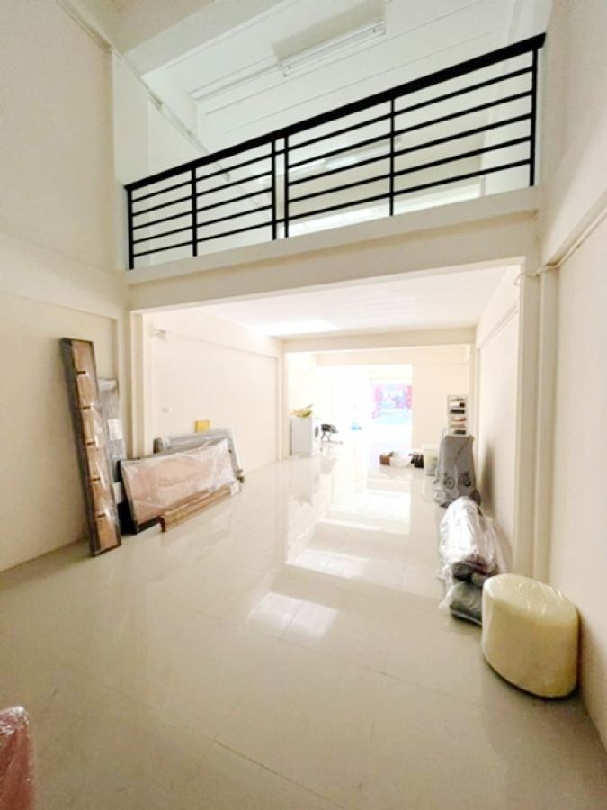 ตลาดสำเพ็ง2 600 ม. ใหม่ไม่เคยอยู่ ถ.กัลปพฤกษ์ อาคารพาณิชย์ 4 ชั้น 4นอน 3 น้ำ 18ตร.ว.275 ตร.ม.  ม.สยาม 6.1 กม.MRT หลักสอง 3.7 กม.