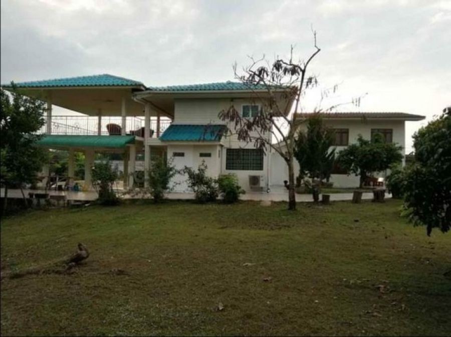 ขายบ้านรวมที่ดินงอก 3ไร่ สวนผลไม้ 3.8ล้านบาท บ้าน 2 หลังเชื่อมต่อกัน 3นอน 2น้ำ ต.แม่แวน อ.พร้าว เชียงใหม่