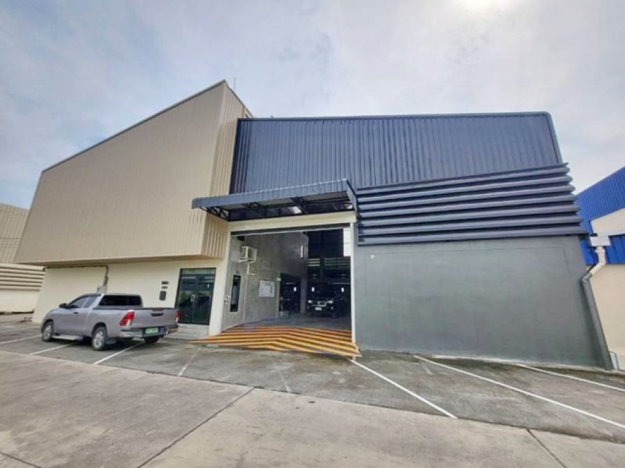 ถูกที่สุดในโลก โกดัง ออฟฟิศ 2 ชั้น  2 แอร์ ตลาดรัตนากรอมตะ 1.1 กม.589 ตร.ม.147 ตร.วา.ให้เช่า แยก ดอนหัวฬ่อ โรบินสันชลบุรี อมตะ 1.4 กม.