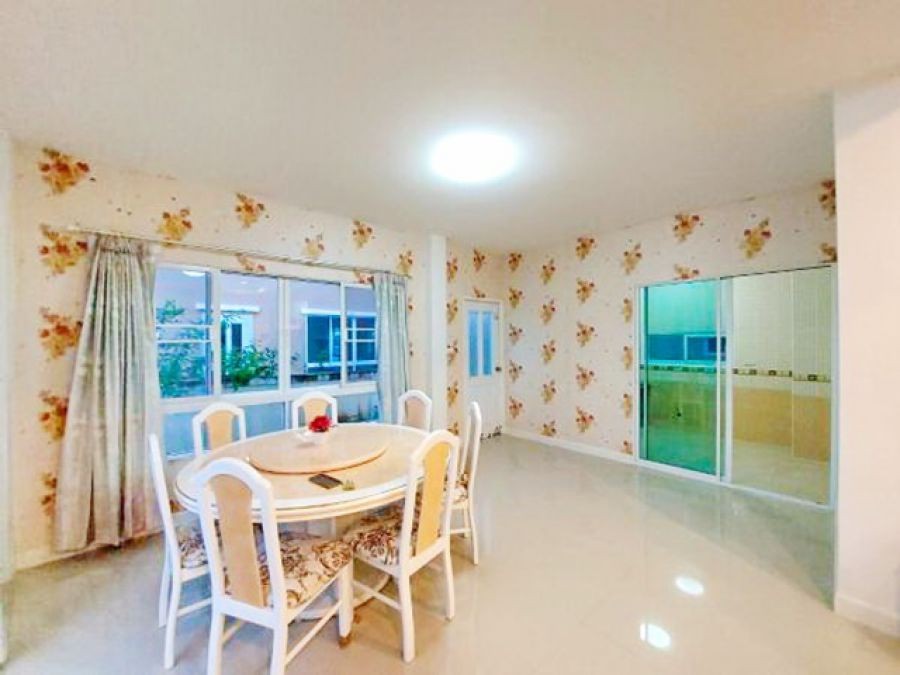 มหิดล ศาลายา 3.5กม. คลองมหาสวัสดิ์ 1.6 กม. คฤหาสน์หรู บ้านเดี่ยว 2 ชั้น 3นอน มีเฟอร์ ชุดครัว เครื่องใช้ไฟฟ้า 50ตร.วา.180 ตร.ม 3 แอร์