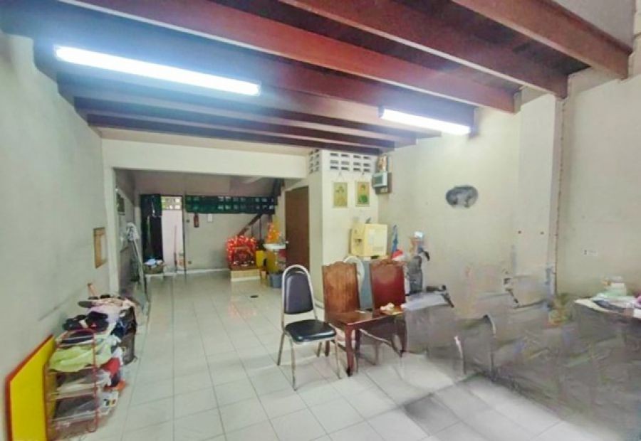 ทำเลดี ติดถนนใหญ่ เมเจอร์ เอกมัย 800ม.เหมาะเปิดร้านกัญชา อาคารพาณิชย์ 4 ชั้น  4 นอน 2 น้ำ  ร้านนวด