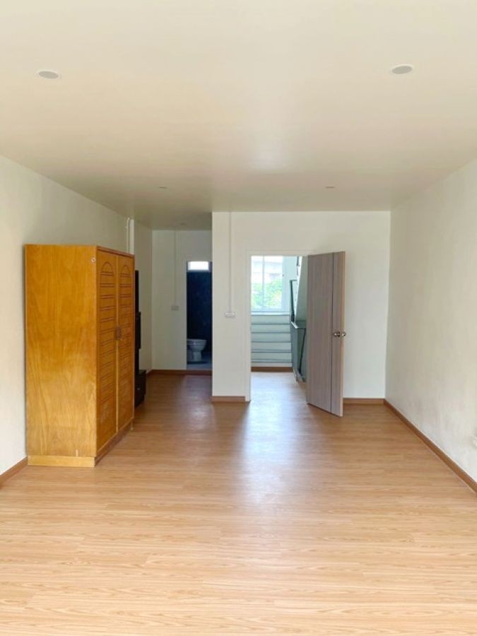 เมเจอร์ รัชโยธิน 700 ม.ไม่เคยอยู่ BTS พหลโยธิน 24 300 ม. อาคารพาณิชย์ 3.5 ชั้น ดาดฟ้า 2-3นอน 250 ตร.ม. 60 ตร.วา. ยูเนี่ยนมอลล์ 1.1 กม.