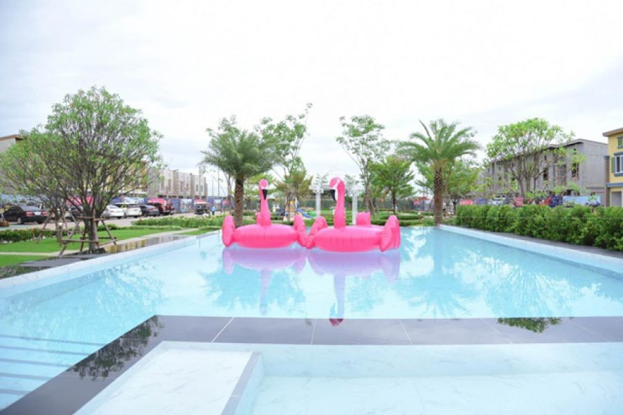 ถูกสุดๆ 19ตรว.เปิดซิง! ให้เช่าบ้านหรู ติด บิ๊กซีรังสิต คลอง3 200เมตร ทาวน์เฮ้าส์ 2 ชั้น ตลาดพาเจริญ 500 เมตร 100ตรม. น้ำ-ไฟพร้อมอยู่ 3นอน