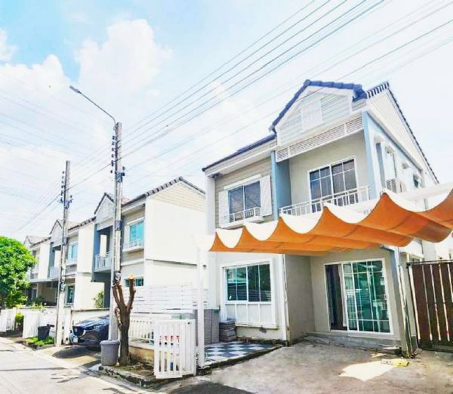 เมกกะ บางนา กม.8 สารสาสน์วิเทศสุวรรณภูมิ 2.4 กม.ทาวน์โฮมหัวมุม ให้เช่า 2ชั้น 4นอน รร.คอนคอร์เดียน 1.7กม. MRTลาซาล 5.5 กม. 30ตรว.