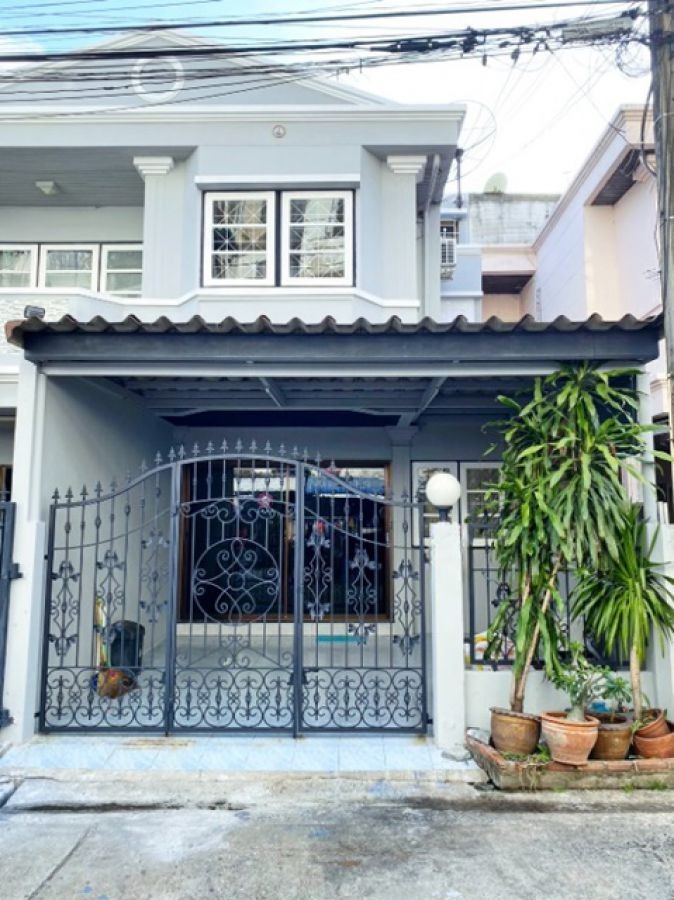 ให้เช่าทาวน์เฮ้าส์ 2 ชั้น ลาดพร้าววังหิน 79-85  2นอน 2น้ำ 20ตร.วา. 2แอร์  BTS ม.เกษตร เดอะแจส วังหิน500ม.