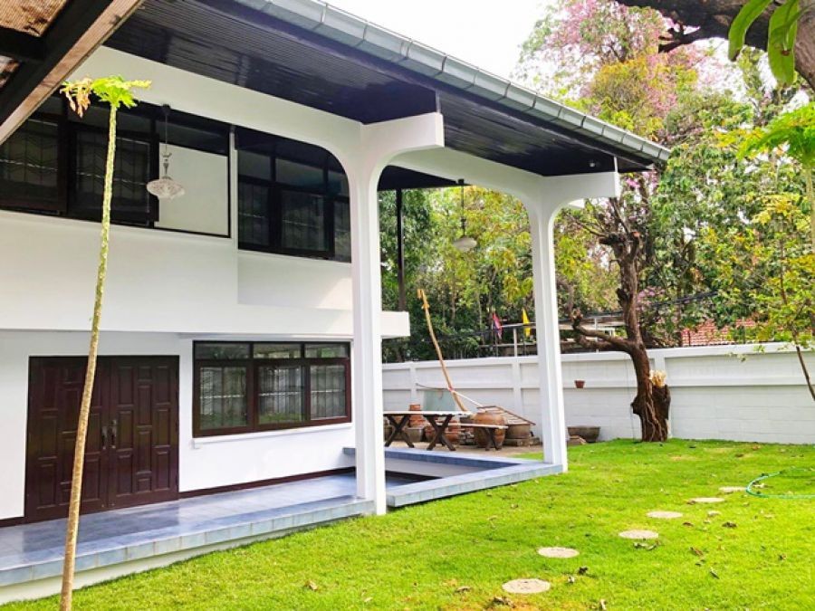 เดอะไนน์ เซ็นเตอร์ พระราม9 300ม.คฤหาสน์ 2 ชั้น  APL หัวหมาก 2.6 กม. พระราม 9 35-45 3 นอน ม.เอแบค 0.9 กม. 4 น้ำ 104 ตร.วา 300 ตร.ม