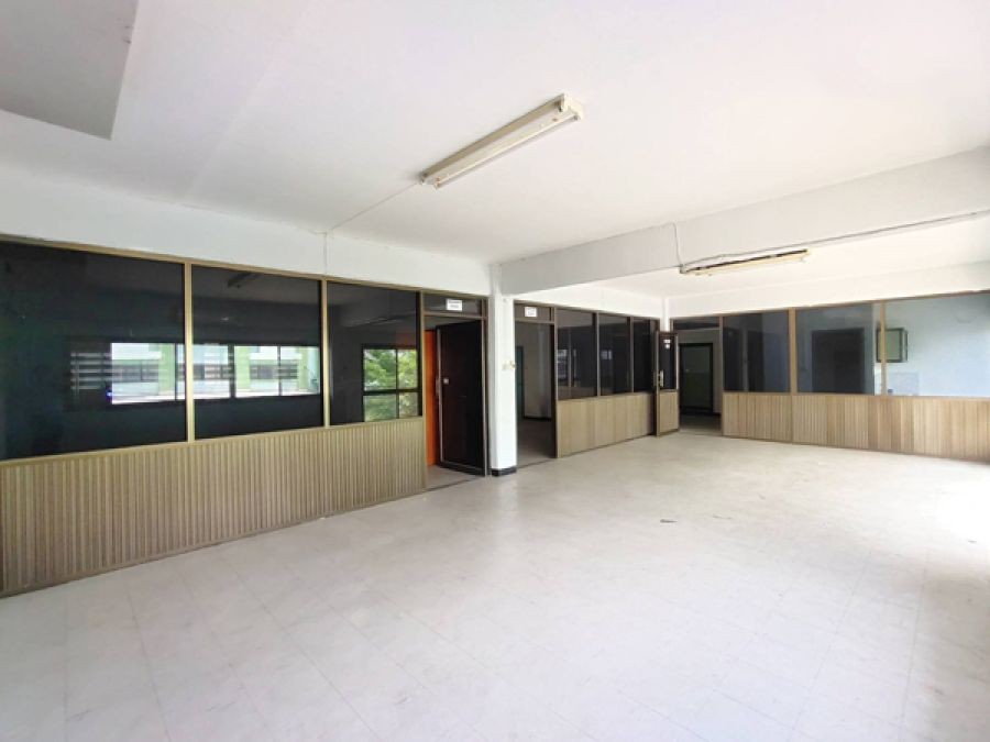 ให้เช่าโรงงาน-โกดังเนื้อที่ 300 ตร.ว 750 ตร.ม ออฟฟิศ 3ชั้น น้ำไฟฟ้า 400 แอมป์ ถนน บางนาตราด ก.ม 24 เมืองใหม่บางพลี ราคาเช่า 70,000 บ/ด