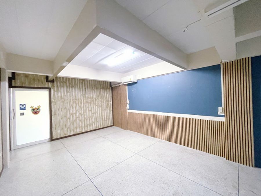 รร.เซนต์เทเรซา 200 ม ม.เทคโนโลยีมหานคร 2.7 กม..อาคาร4.5 ชั้น หนองจอก สภาพใหม่ 3นอน 3 น้ำ 19 ตร.ว.215 ตร.ม.2A/C ตลาดหนองจอก 1.4 กม.