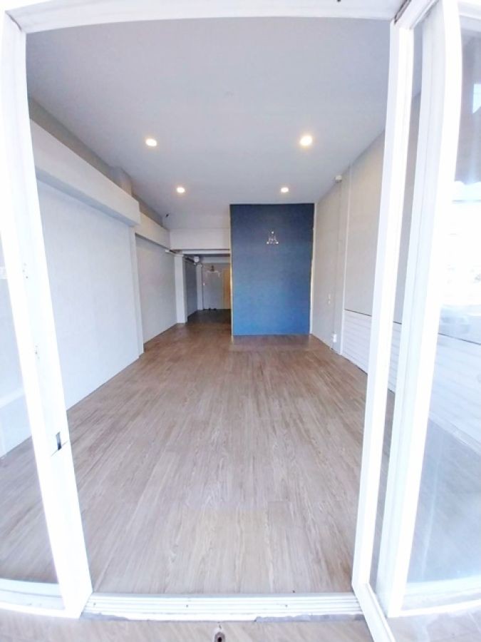 เดอะวอล์ค ราชพฤกษ์ 500 ม. รร.นานาชาติ ร่วมฤดี ราชพฤกษ์ 1.7 กม.  ร้านนวดเดิม อาคารพาณิชย์ 4.5 ชั้น ติดถนนใหญ่  6นอน 6น้ำ 19 ตร.วา. 320 ตร.ม.