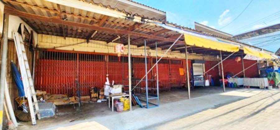 อาคารพาณิชย์ 2 ชั้น 1-3 คูหา ติดถนนใหญ่ รร.วังสมบูรณ์วิทยาคม 1.9 กม.3 นอน 3 น้ำ สามารถเช่าทั้ง 3 คูหา หรือ แบ่งเช่าได้ 60ตร.ม.วา 240 ตร.ม.