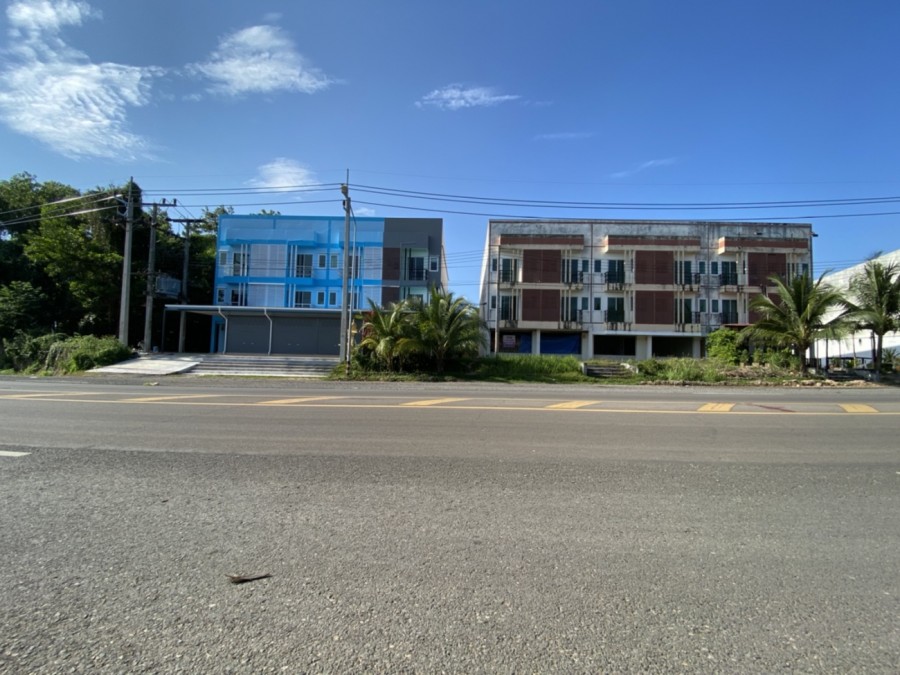 Sell 3-Storey Shophouse  for 2 units Holme Place Project close to main street   , on Nopparat at Ao Nam mao triangle