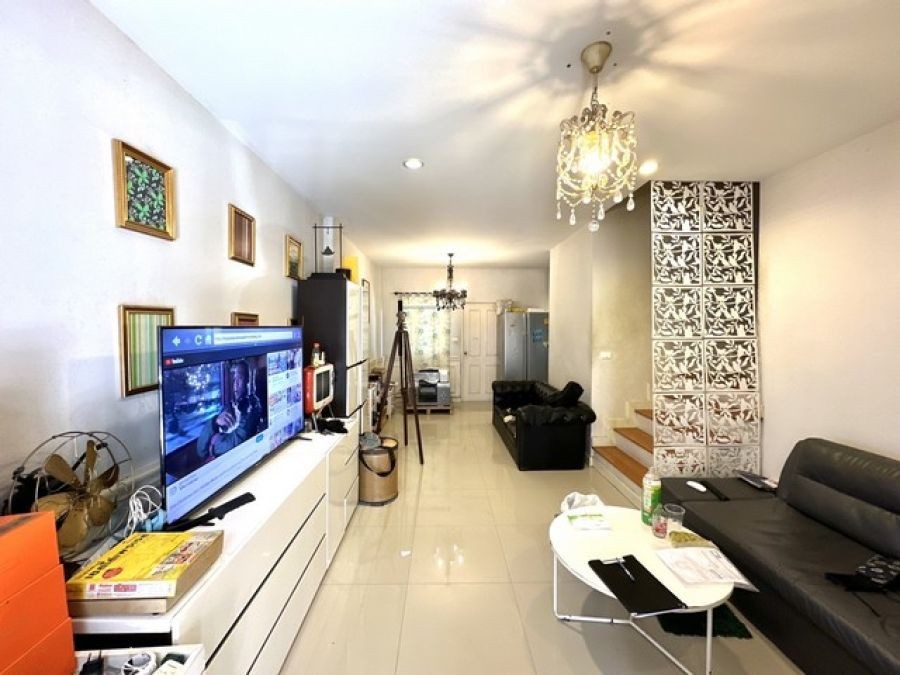 ทาวน์เฮาส์ - 3 Bedroom 3 น้ำ ใหญ่ 0 Rai 0 ngan 19 ตาราง-วา 4300000 บ. ใกล้ thenineพระราม9 น่าอยู่มาก