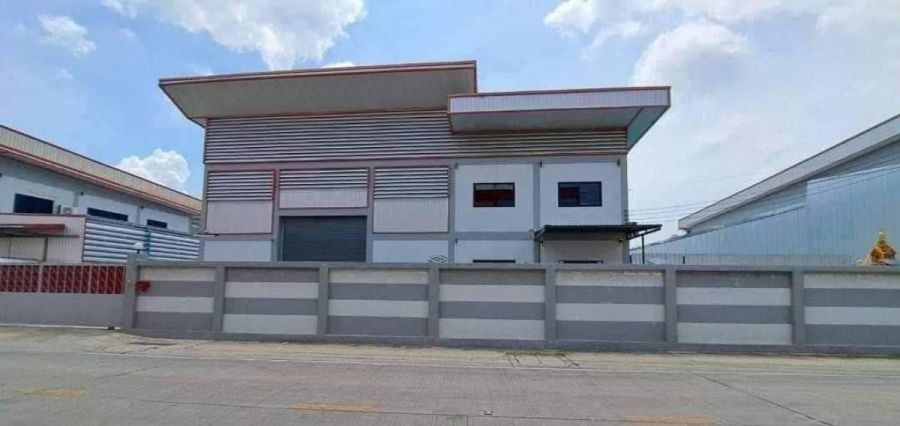 โรงงานสำเร็จรูปขาย1ไร่ออฟฟิต2ชั้น1มี3ห้องชั้นที่2มี2ห้องพร้อมห้องครัวพร้อมบ้านพักคนงาน4ห้องเนื้อที่ใช้สอย900ตร.มถนนกระทุ่มแบนนสมุทรสาคร