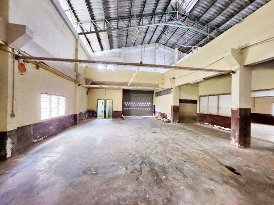 ลดครั้งที่ 3 ทำเลดี รร.สารสาสน์วิเทศบางบัวทอง 2.8 กม. ตลาดบัวทอง 3.3 กม. โรงงานอาคาร ออฟฟิต 3ชั้น และ ดาดฟ้า 3น้ำ  225 ตร.วา. 1,205 ตร.ม.