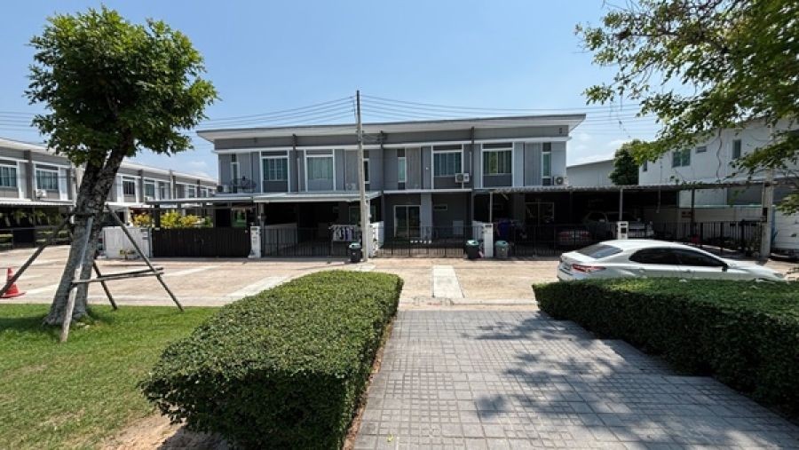 บ้านทาวน์โฮม 2 ชั้น พร้อมอยู่ โครงการ พฤกษาวิลล์ 108 สุขุมวิท-บางพระ ทำเลเยี่ยม ติดสวนหน้าบ้าน สระว่ายน้ำ และฟิตเนส ใจกลางบางพระ โทร 0838266099