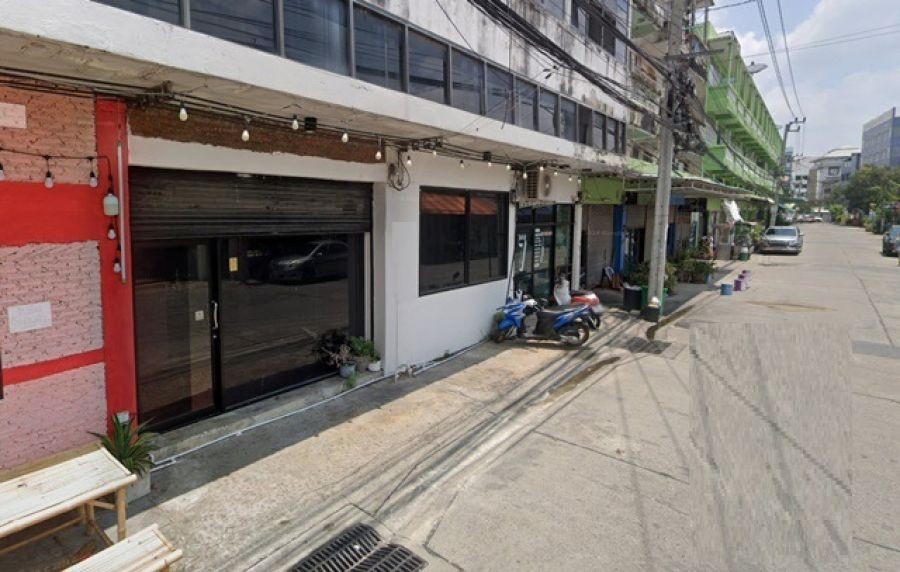 ติดถนน ทำเลดี  รร.นานาชาติบริติชโคลัมเบีย 0.8 กม.MRT ภาษีเจริญ 2.7 กม.  บิ๊กซี กัลปพฤกษ์ 900 ม.ให้เช่าตึก 2 ชั้น 3นอน