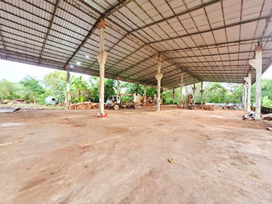 เขื่อนยาง 508ตร.วา.หอนาฬิกาเดชอุดม 1.6 กม. ติดถนนใหญ่ โรงงาน โรงเลื่อยไม้  2,015ตร.ม PTT Station  มีออฟฟิศ  2นอน