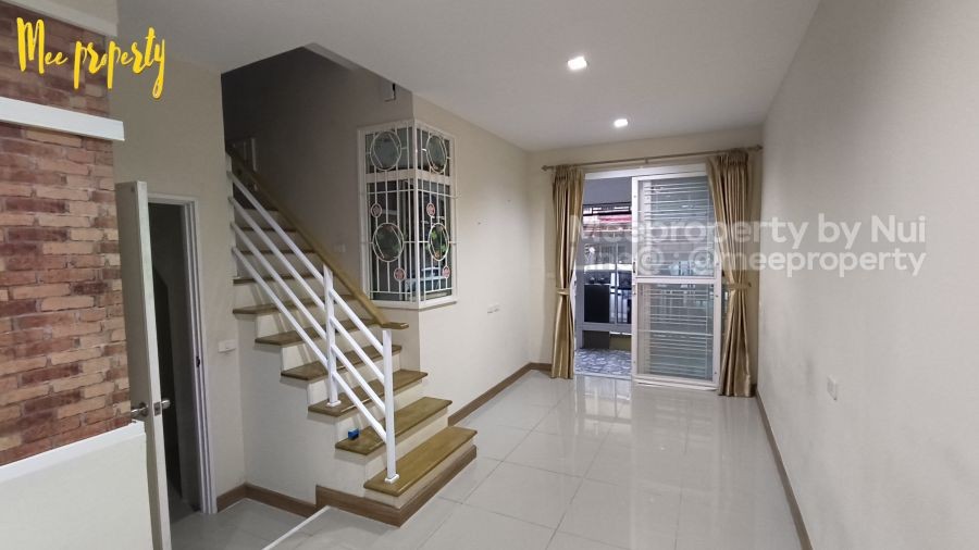 ขาย/เช่า ทาวน์โฮม 2 ชั้น หมู่บ้านโกลเด้นทาวน์3(สุขสวัสดิ์-พุทธบูชา)แปลงมุม ขนาด 16.7 ตร.ว.พทใช้สอย 96 ตร.ม. ต่อเติมครัวเรียบร้อย  ME-177