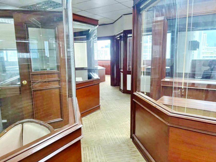 สีลมคอมเพล็กซ์ 200 ม. BTS ศาลาแดง 200 ม ให้เช่าสำนักงานชาญอิสสระ ให้เช่าชั้น7-12 ติดถนนใหญ่ 10นอน 5น้ำ ใจกลางเมือง ย่านธุรกิจ