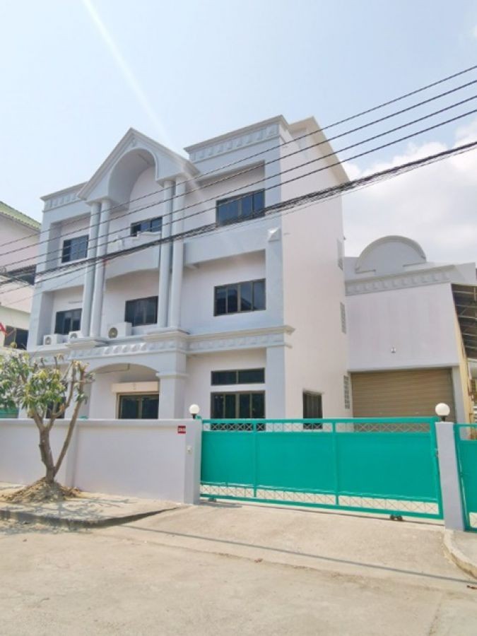 มีลิฟท์ขนสินค้า วงแหวน ราชพฤกษ์ วัดลำโพ 1.3 กม 4 นอน โรงงาน 2ชั้นหลังมุม ไฟฟ้า 3 เฟส 195 ตร.วา.1,145 ตร.ม. แม็คโคร บางบัวทอง 4.3 กม.