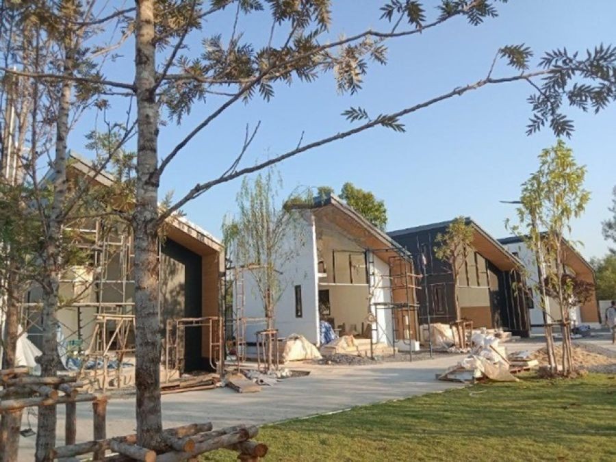 ตลาดชัชวาล คลอง 7 600 ม.  ตลาดพึ่งสุข ตลาดพร้อมมิตร 1.9 กม.บ้านหรูพรีเมี่ยมส่วนตัว 2 ชั้น ทำเลดี 2 นอน1 น้ำ 32ตร.วา.122 ตร.ม ตกแต่งครบครัน