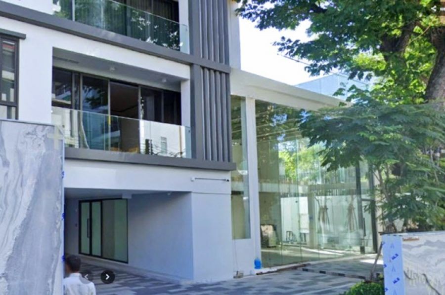 ทองหล่อ900ม.ให้เช่า ร้านค้า 175 ตร.ม  สุขุมวิท 41-49 .ร้านอาหาร BTS พร้อมพงษ์ 390ม. ทำเลดี ย่านธุรกิจ และโรงแรมหรูรายเดือน