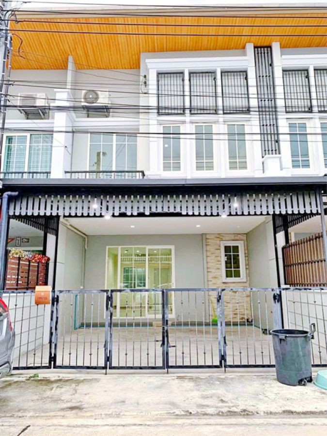 สุขสวัสดิ์26-พุทธบูชา2 4นอน บิ๊กซีบางปะกอก 1.9 กม. 4แอร์ พาณิชยการเชตุพน 900ม. ทาวน์เฮาส์ 2 ชั้น 3 น้ำ 18 ตร.วา พระจอมเกล้าธนบุรี 1.7 กม.