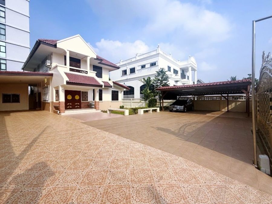 BTSสำโรง 2.8กม.คฤหาสน์เดี่ยวหรู 2ชั้น 3-5นอน  BTSแบริ่ง 5กม. 3น้ำ 122ตร.วา.482 ตร.ม.รร.นานาชาตินิรันต์รัตน์ 1.0 กม.  ตลาดมิ่ง 800 ม.