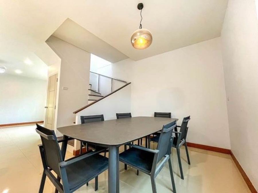 MRT บางแค 1.6 กม. เดอะมอลล์ บางแค 1.4 กม. โลตัส  52 ตร.วา. 210 ตร.ม.บ้านเดี่ยว 2 ชั้น 2 นอน 2 น้ำ สร้างใหม่  เฟอร์ใหม่ครบครัน ให้เช่า