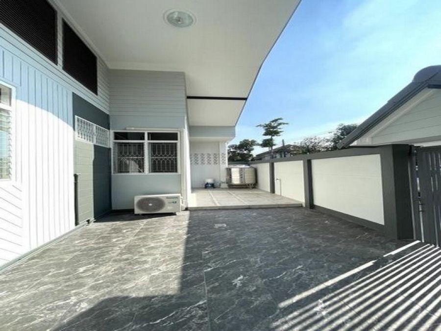 ให้เช่าบ้านเดี่ยว บ้านหลังมุม รีโนเวทใหม่ หมู่บ้านโชคชัยคลองจั่น ซอยนวมินทร์81 หรือ ซอยนวมินทร์51 ใกล้สำนักงานที่ดินบางกะปิ