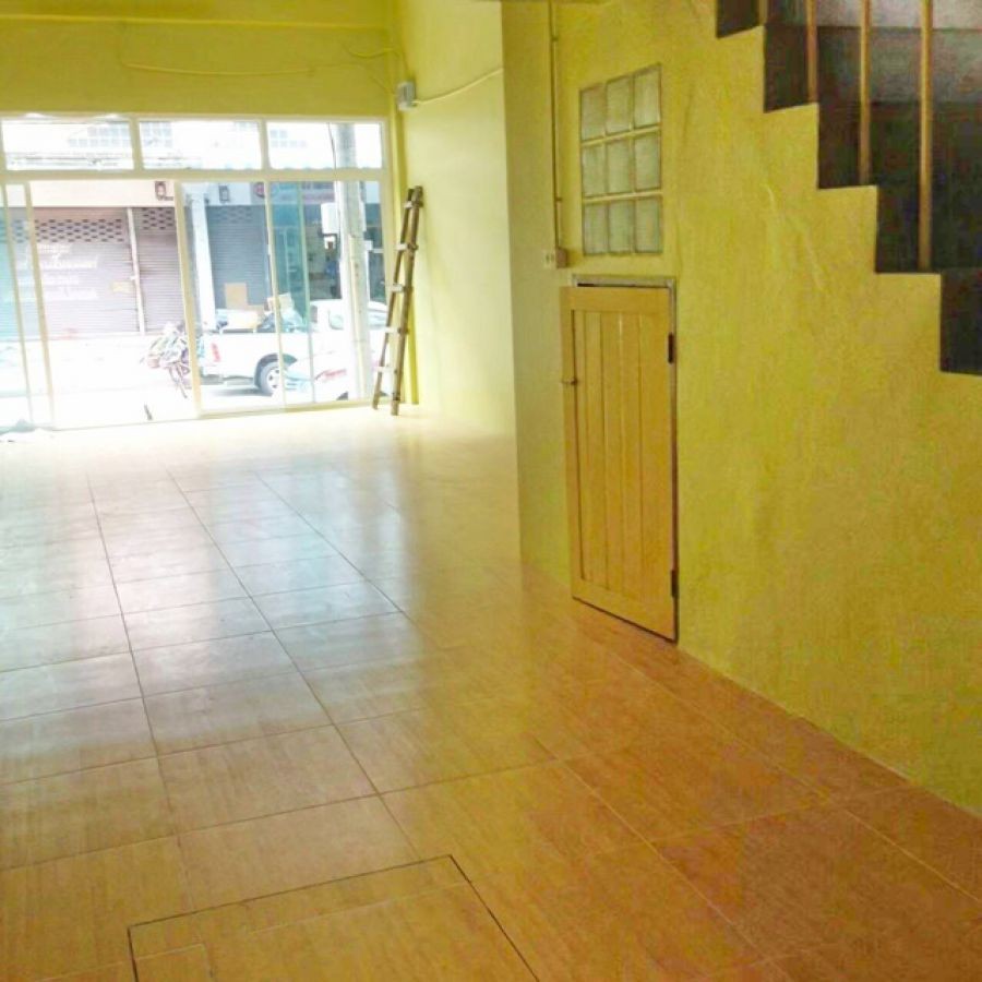 Airport Link ลาดกระบัง 900ม.ซ.ร่มเกล้า 50-60  ให้เช่า อาคารพาณิชย์ 3.5 ชั้น 3 นอน รวมชั้นลอย ดาดฟ้า22ตร.วา.325 ตร.ม พาซิโอ มอลล์ 1.9 กม.