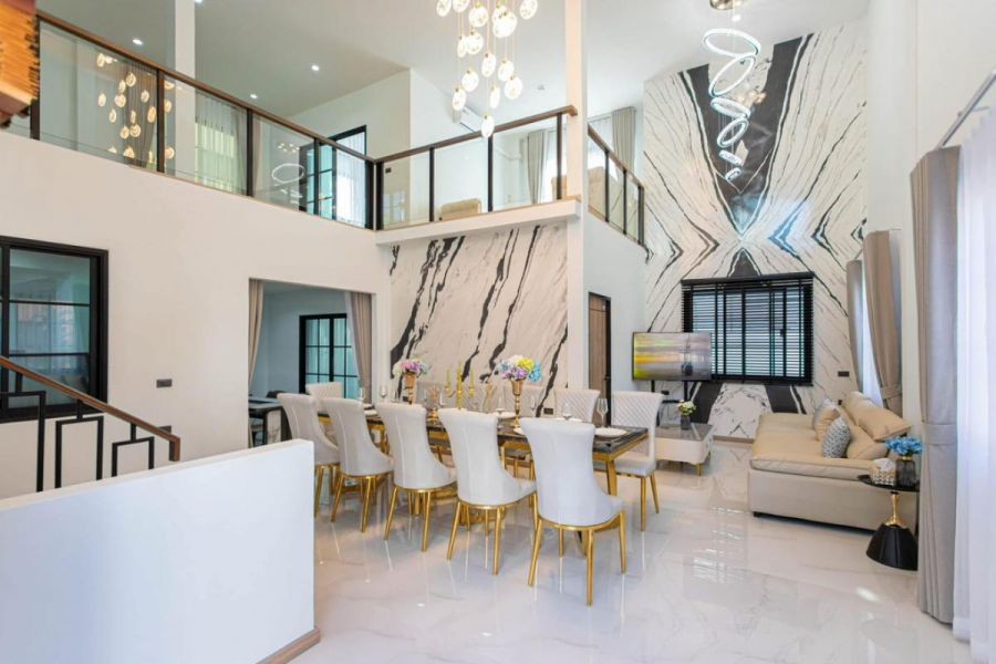 บ้านเดี่ยวสุดหรู@ห้วยขวาง 5 ห้องนอน 1 ห้องดื่มชา 3 ห้องน้ำ 2 ห้องรับแขก 1ห้องอาหาร60 ตรว 500 ตรม.จอดรถหน้าบ้านได้ 1 คันถนนห้วยขวาง