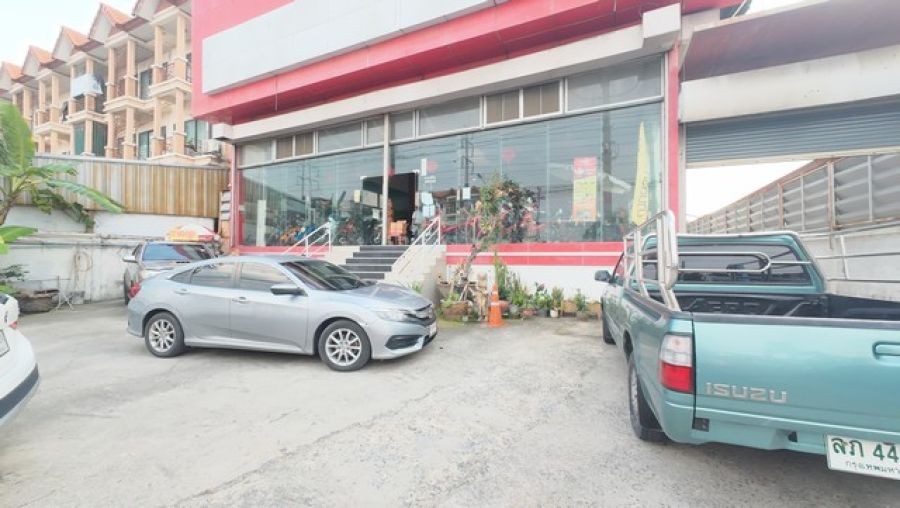 ที่ดินพร้อมโชว์รูม ติดถนนบางกรวย ไทรน้อย ที่ดินเหมาะกับการพัฒนาศักยภาพได้หลากหลาย