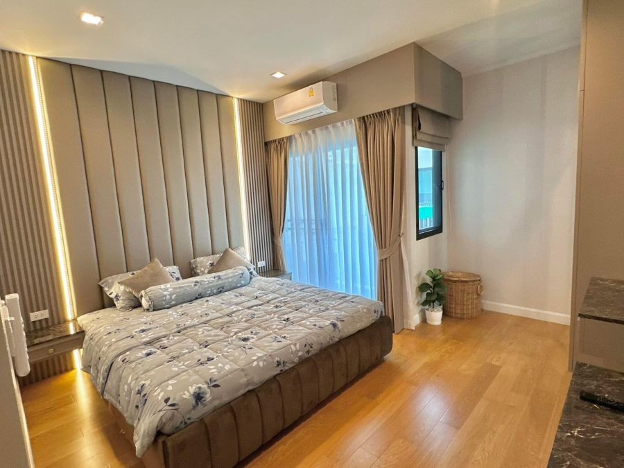 ขายให้เช่าโครงการหมู่บ้านศุภลัยเอสเซ้นต์-สวนหลวง 70วา  5ห้องนอน 1ห้องแม่บ้าน5ห้องน้ำ 2ห้องนั่งเล่น แอร์ทุกห้อง ถนนเฉลิมพระเกียรติ